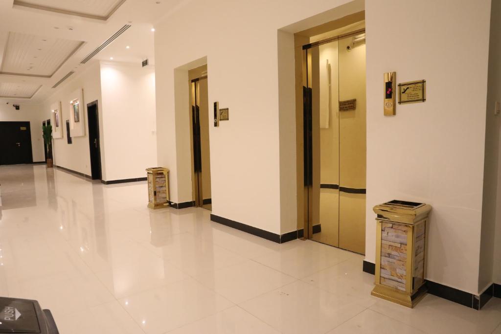 Quiet Rooms Apartments-4