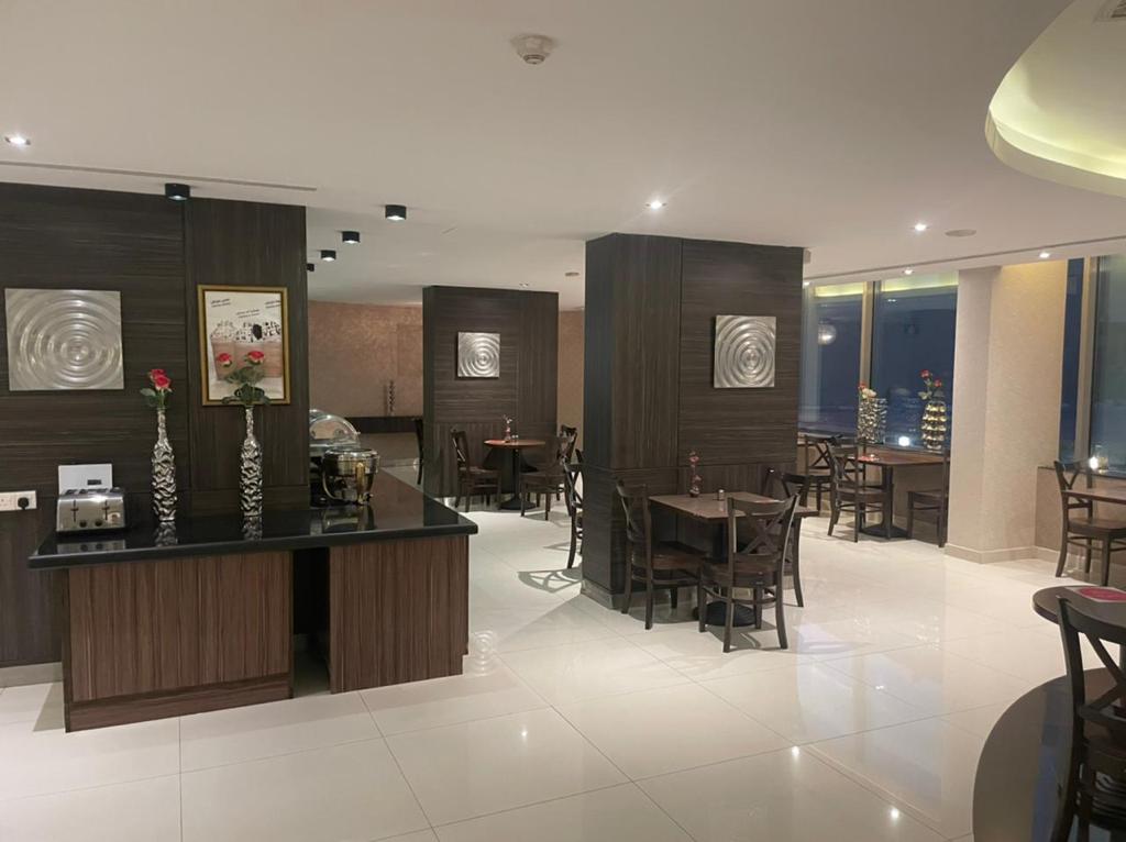Hayat Watheer Hotel Suite-1