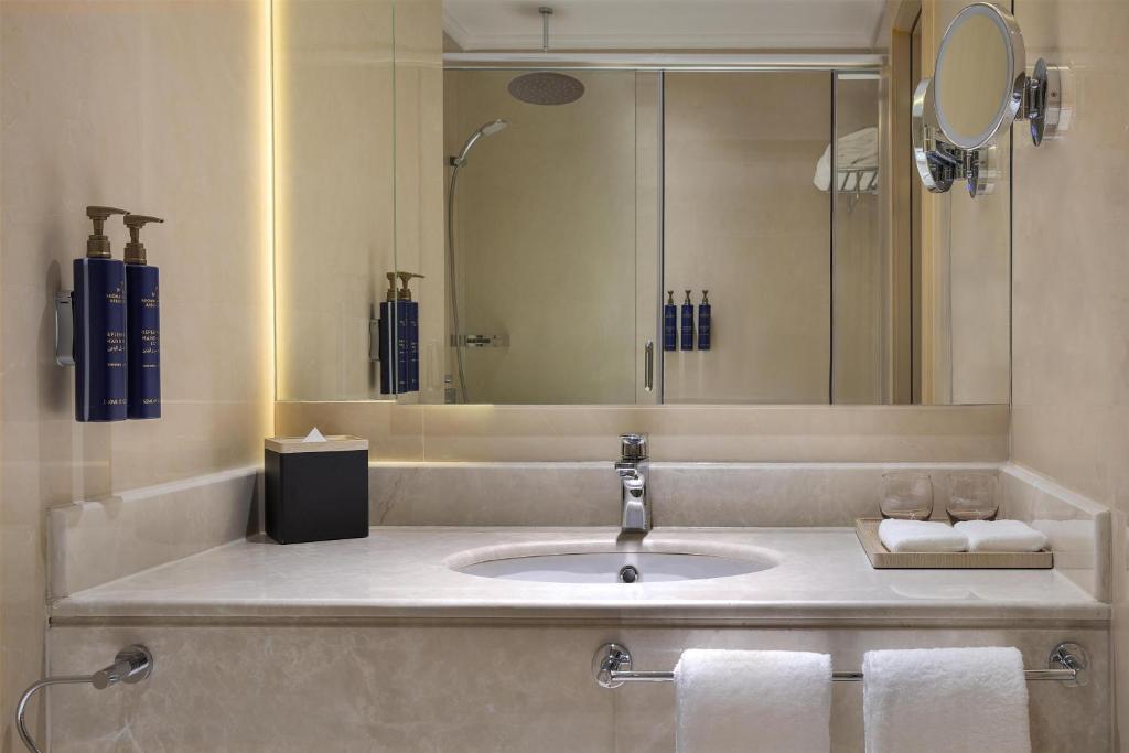 Diyar Ajwa, Tapestry Collection By Hilton-10