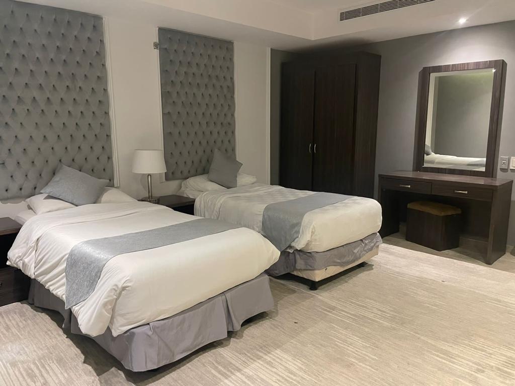 Hayat Watheer Hotel Suite-10