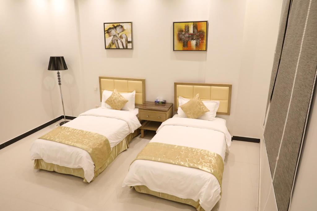 Quiet Rooms Apartments-9