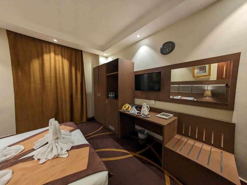 Qasr Al Ansar Golden Tulip Hotel-8